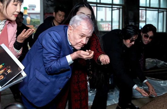频频称赞“很棒”!全球投资界泰斗罗杰斯探秘贵州珍酒