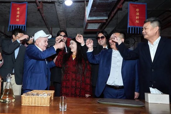 频频称赞“很棒”!全球投资界泰斗罗杰斯探秘贵州珍酒