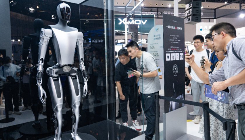 马斯克:今年要造数千台“擎天柱”,未来两年每年翻10倍