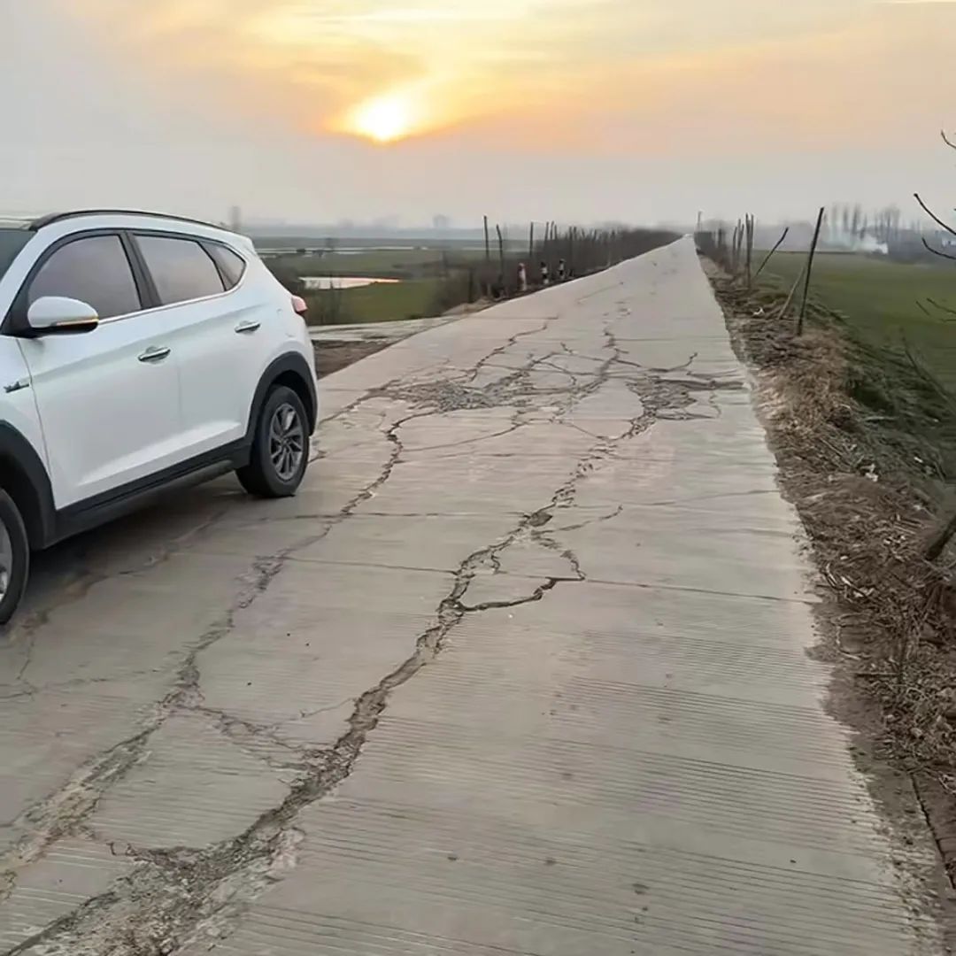 小米SU7过坑摆臂断裂引争议!“严重超速”是真相还是甩锅?