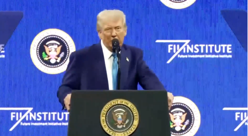 继续挥舞关税大棒?特朗普:考虑对木材和林产品征收25%左右关税,或于下月宣布