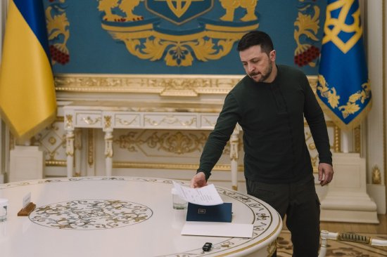 泽连斯基:只要乌克兰能获得和平 可以辞去总统职位