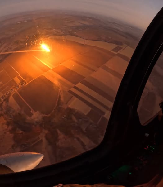 乌克兰空军司令部官员公布画面:乌军出动“幻影-2000”战机击落俄导弹