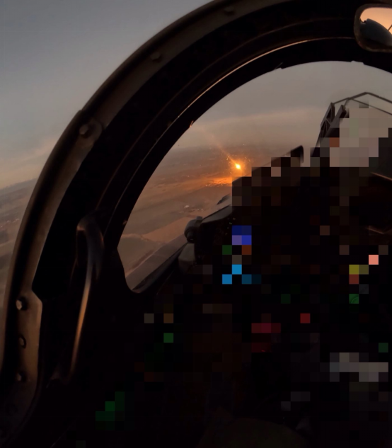 乌克兰空军司令部官员公布画面:乌军出动“幻影-2000”战机击落俄导弹