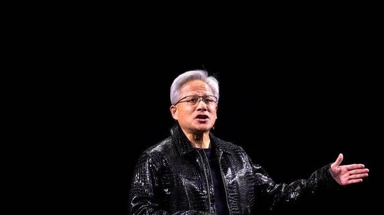 英伟达CEO:未来四年或投入数千亿美元来采购美国制造芯片