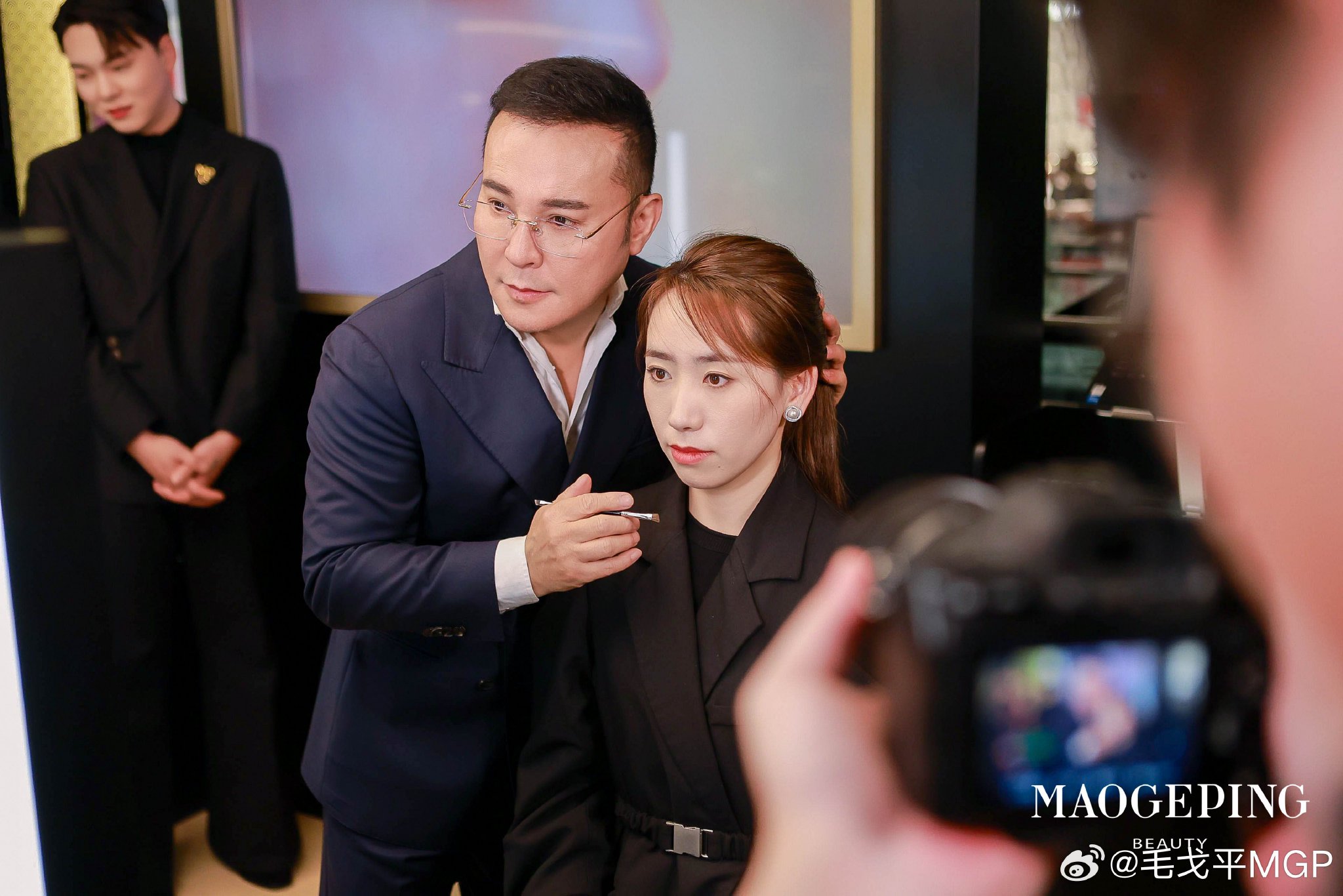 去年收入38亿元,拓电商、推香水、谋出海 毛戈平发布上市后首份年报