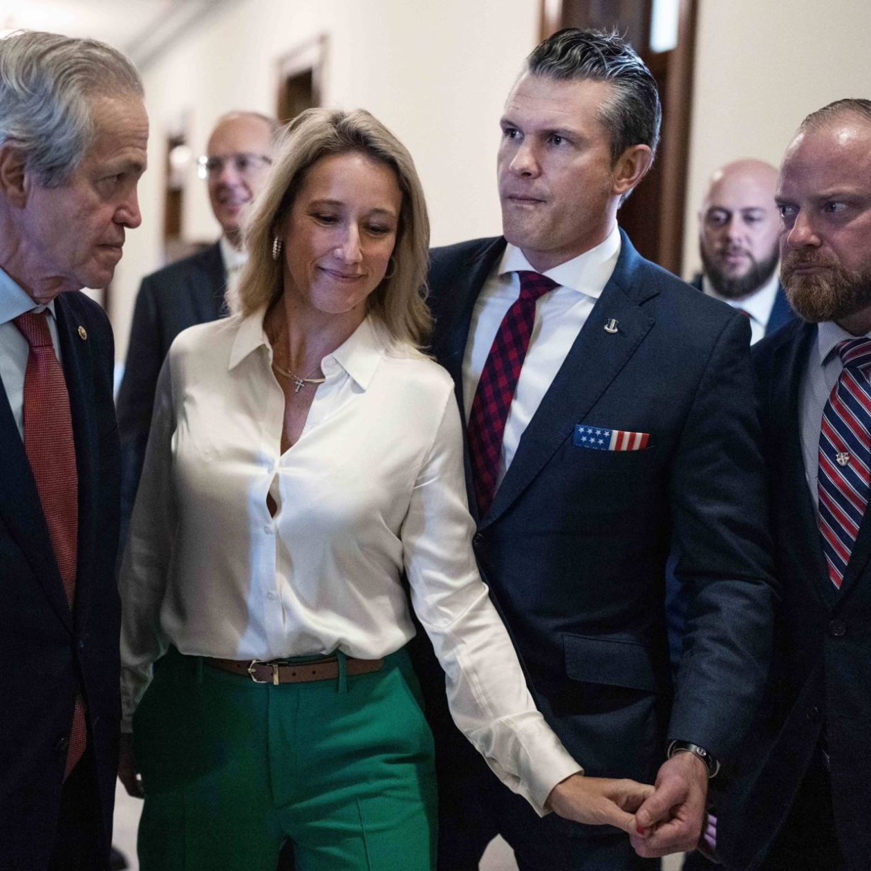 美媒曝“美国防长曾携妻子参加两场与外国军方官员的‘敏感会议’”,五角大楼回应