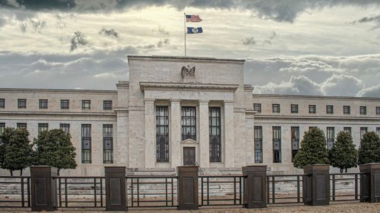 外盘头条:关税风波引发金价创新高 美国消费者信心持续下滑 通胀预期飙升 华尔街大行对前景充满迷茫