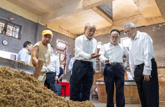 茅台集团张德芹带队考察古井集团,双方想在更高维度上实现共赢发展?