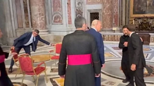 外媒:“一把椅子”引发争议,法国一政党领袖要求“马克龙辞职”