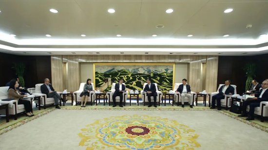 进出口银行董事长陈怀宇与建设银行董事长张金良举行会谈