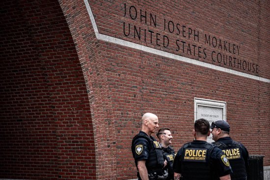 科研停滞,人才外流——特朗普政府政策引发美科学界“寒潮”