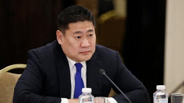 蒙古国“80后”总理遭解职,其子此前被曝生活奢华引发抗议