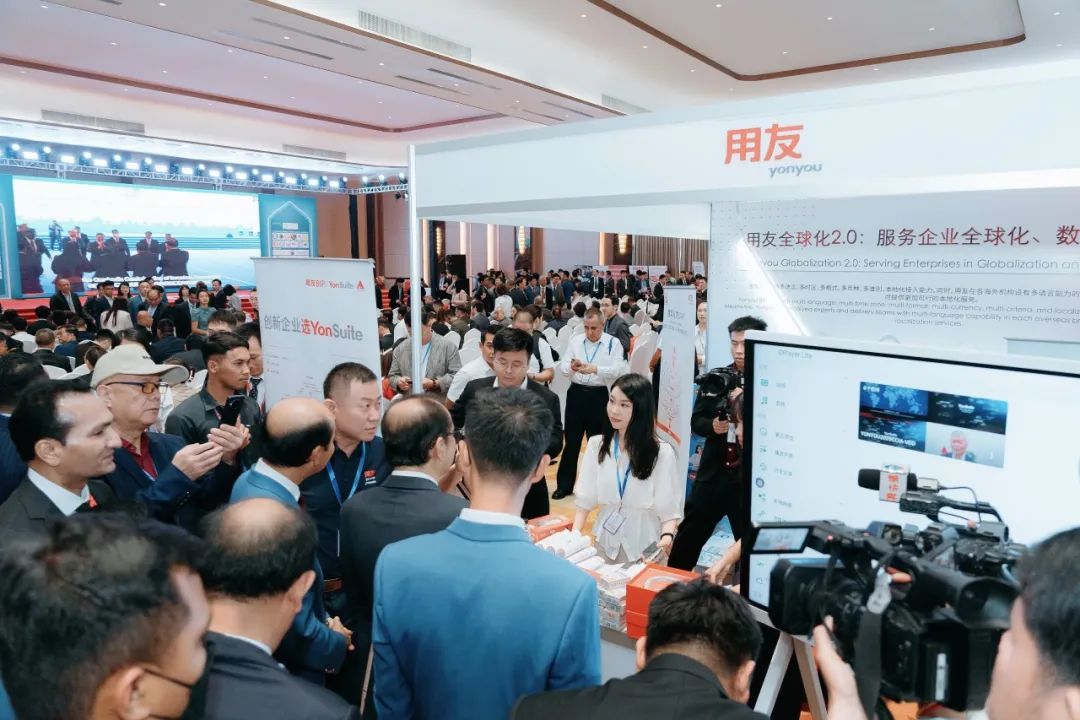 湄公河畔数智和鸣|用友亮相柬埔寨投资盛会暨首相晚宴,共谱中柬发展新韵