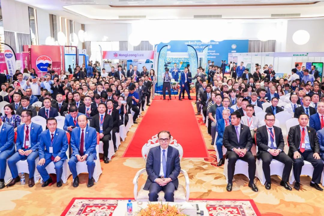 湄公河畔数智和鸣|用友亮相柬埔寨投资盛会暨首相晚宴,共谱中柬发展新韵