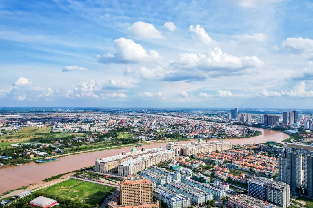 湄公河畔数智和鸣|用友亮相柬埔寨投资盛会暨首相晚宴,共谱中柬发展新韵