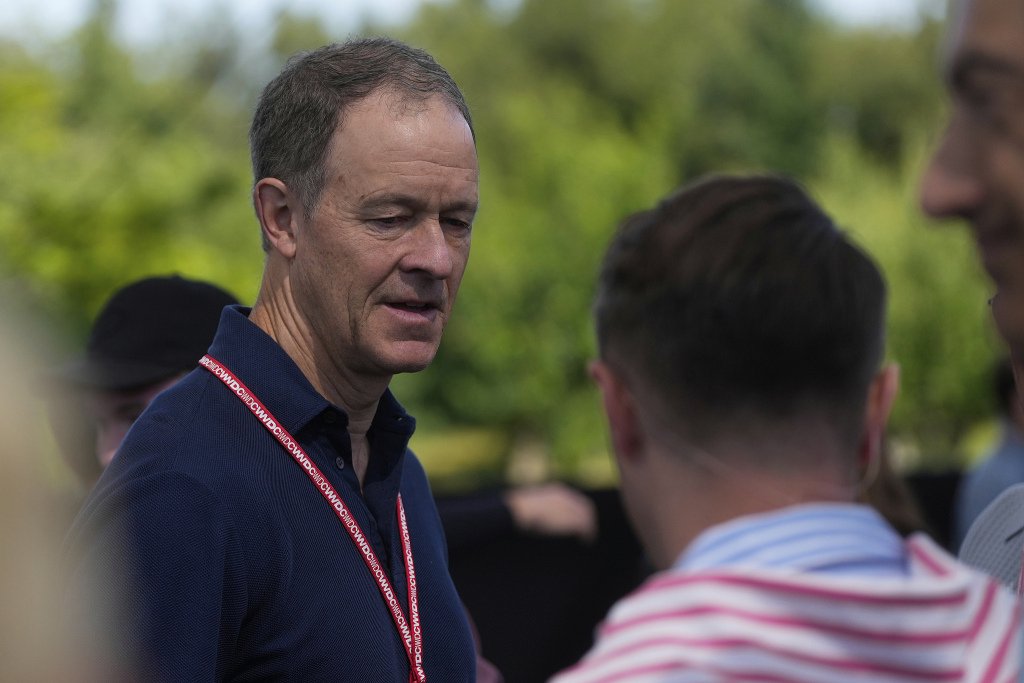 苹果62岁首席运营官威廉姆斯月底卸任,库克称“没他就没今天的苹果”