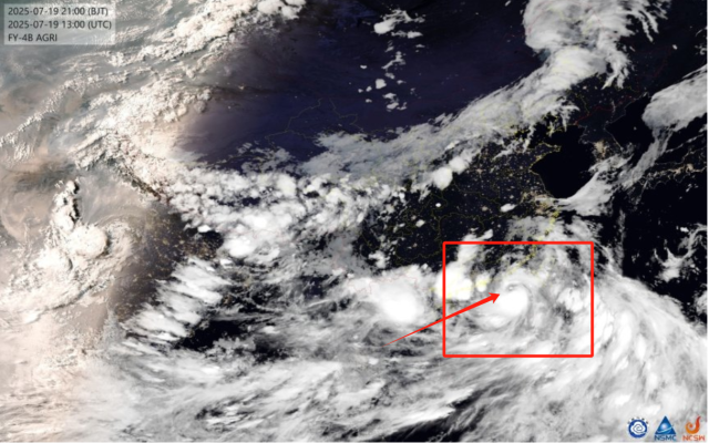 台风眼已开，卫星云图视角看“韦帕”究竟有多强