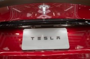 最新！特斯拉因这一问题召回近70万辆汽车！涉及这些车型