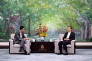 陈吉宁会见美国城堡证券首席执行官赵鹏 陈吉宁会见美国城堡证券首席执行官赵鹏