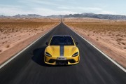 小米 SU7 Ultra 量产版车型由于道路法规限制,前铲、尾翼部分设计较原型车做明显缩减 小米 SU7 Ultra 量产版车型由于道路法规限制,前铲、尾翼部分设计较原型车做明显缩减